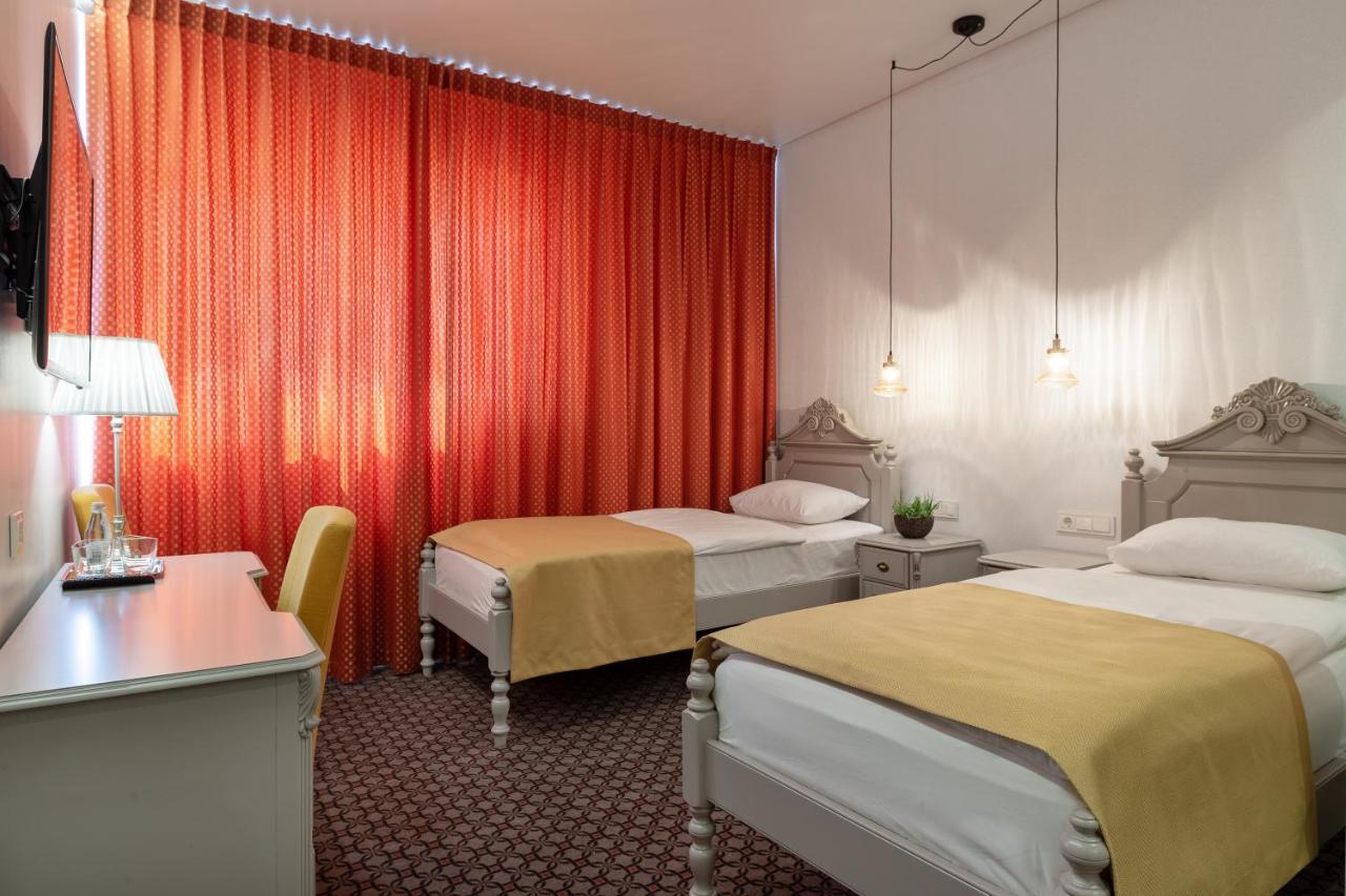 Hotel Sinchronas Telsiai Bagian luar foto