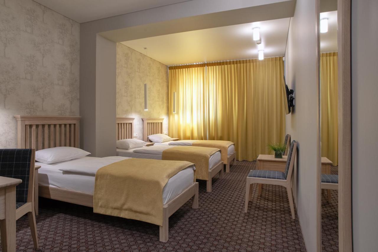 Hotel Sinchronas Telsiai Bagian luar foto