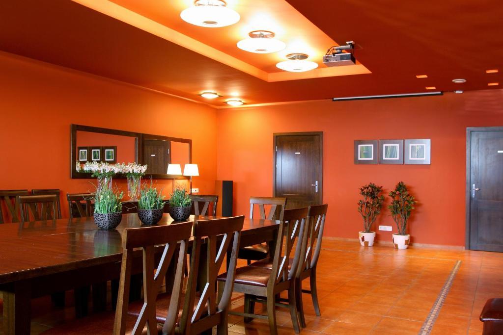 Hotel Sinchronas Telsiai Bagian luar foto