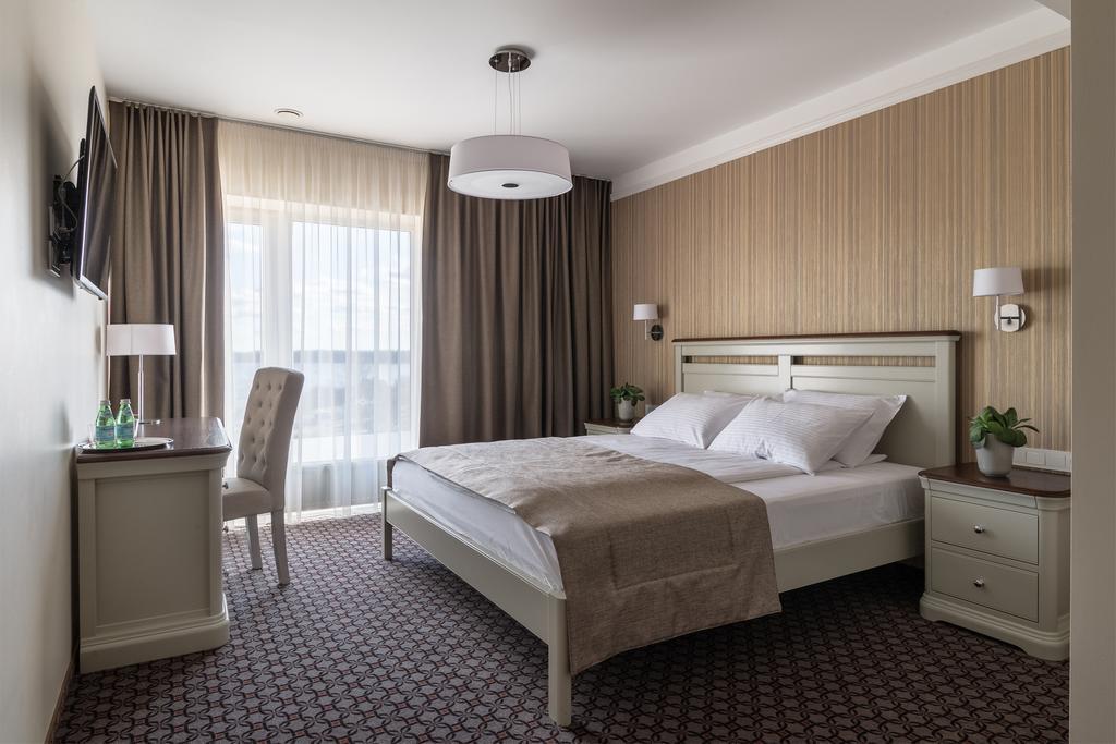Hotel Sinchronas Telsiai Bagian luar foto